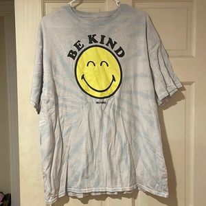 Be kind smiley world oversized tee